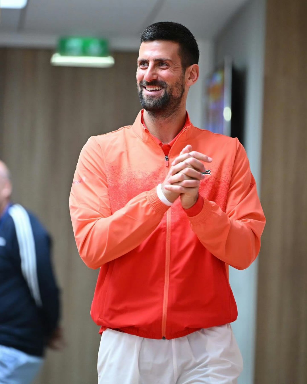 YABO-关于德约科维奇回归赛场，战术调整首场状态亮眼，老鹰观众沸腾！的信息