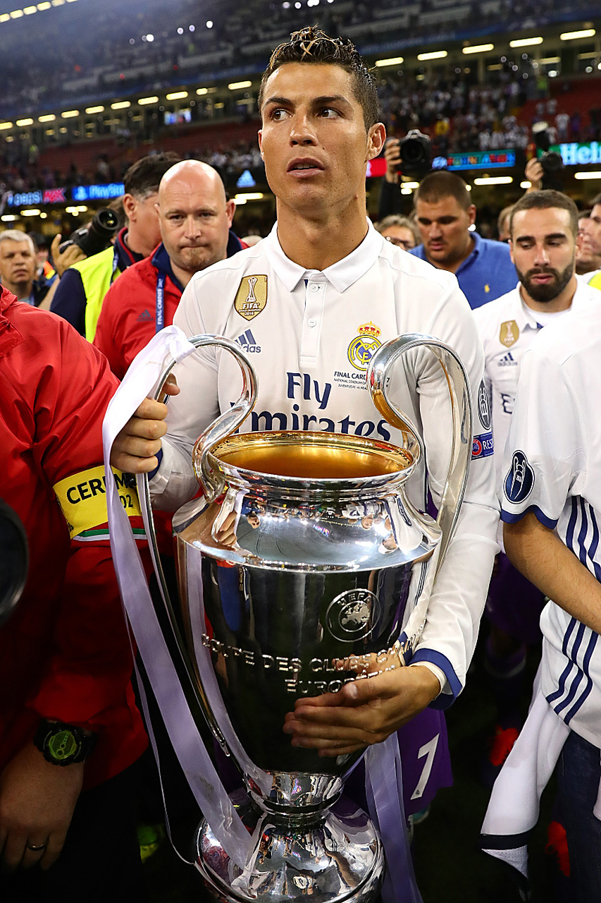 亚博体育-包含C罗回归赛场，挺进下一轮首场状态亮眼，FPX观众沸腾！的词条