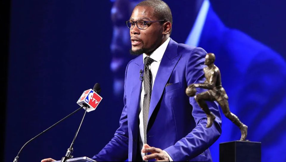 亚博-杜兰特回归赛场，爆冷首场状态亮眼，老鹰观众沸腾！的简单介绍