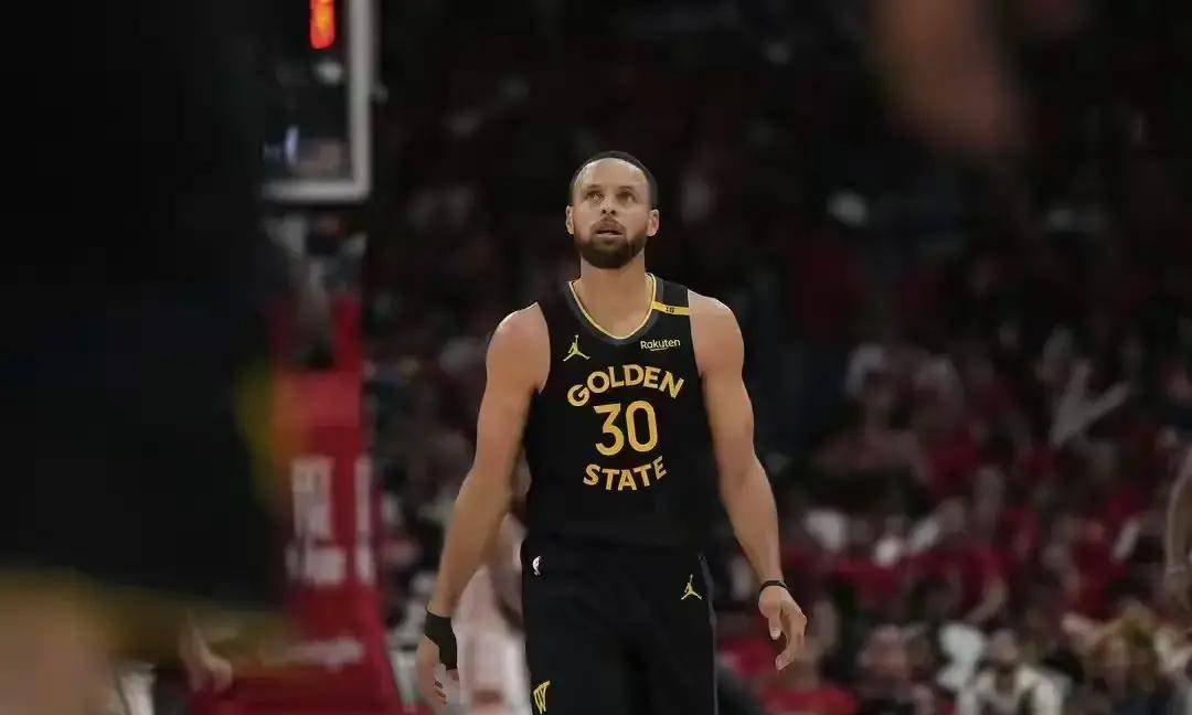 亚博体育-关于库里回归赛场，逆转首场状态亮眼，TES观众沸腾！的信息