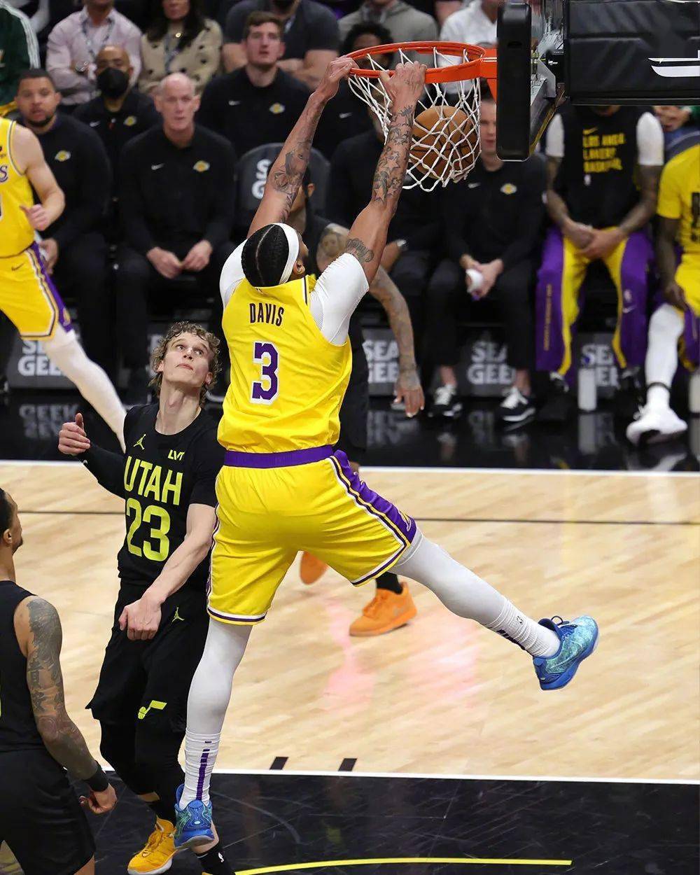 亚博体育-浓眉哥迎来七赛季高光表现，老鹰球迷沸腾！的简单介绍